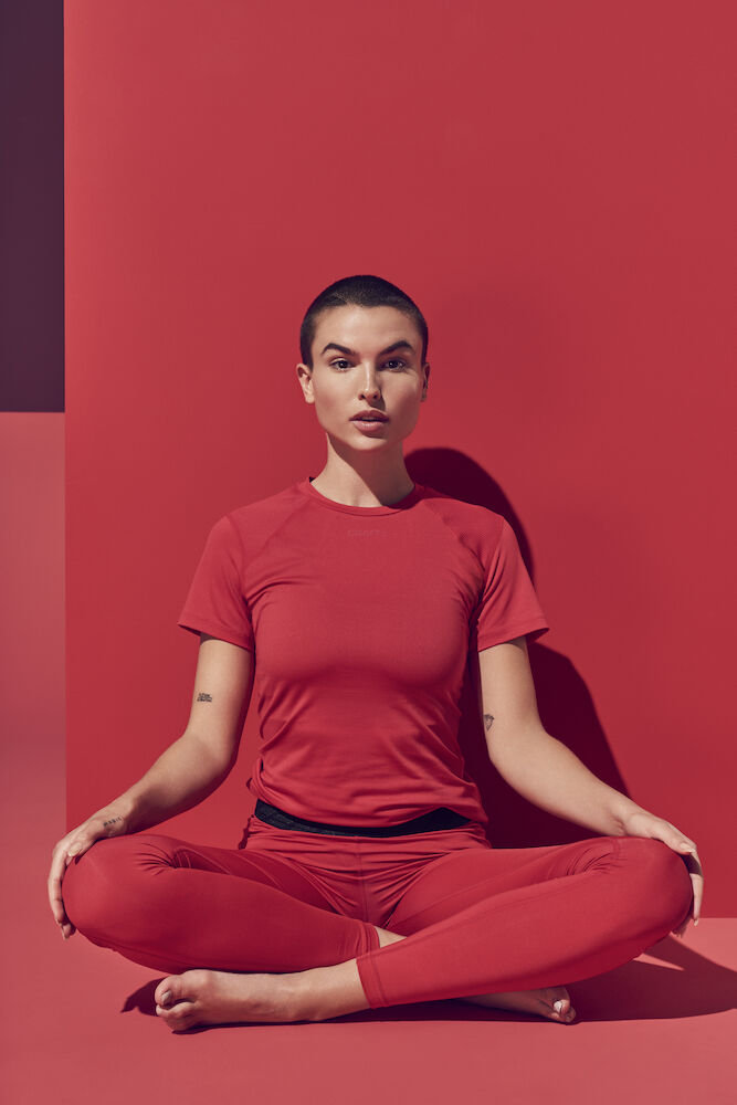 ADV Essence SS Slim Tee W Bright Red