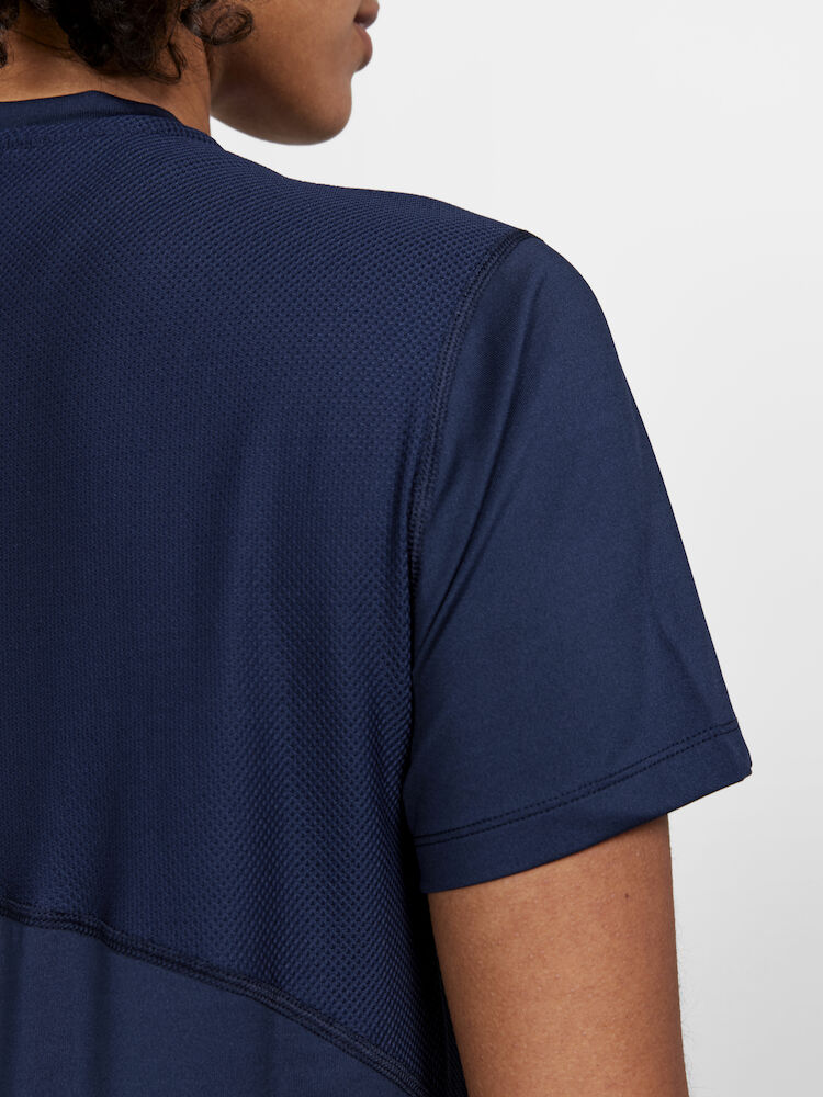 ADV Essence SS Tee W Blaze