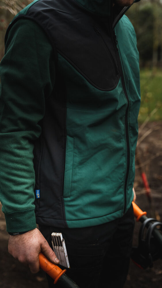 3702 SOFTSHELL VEST